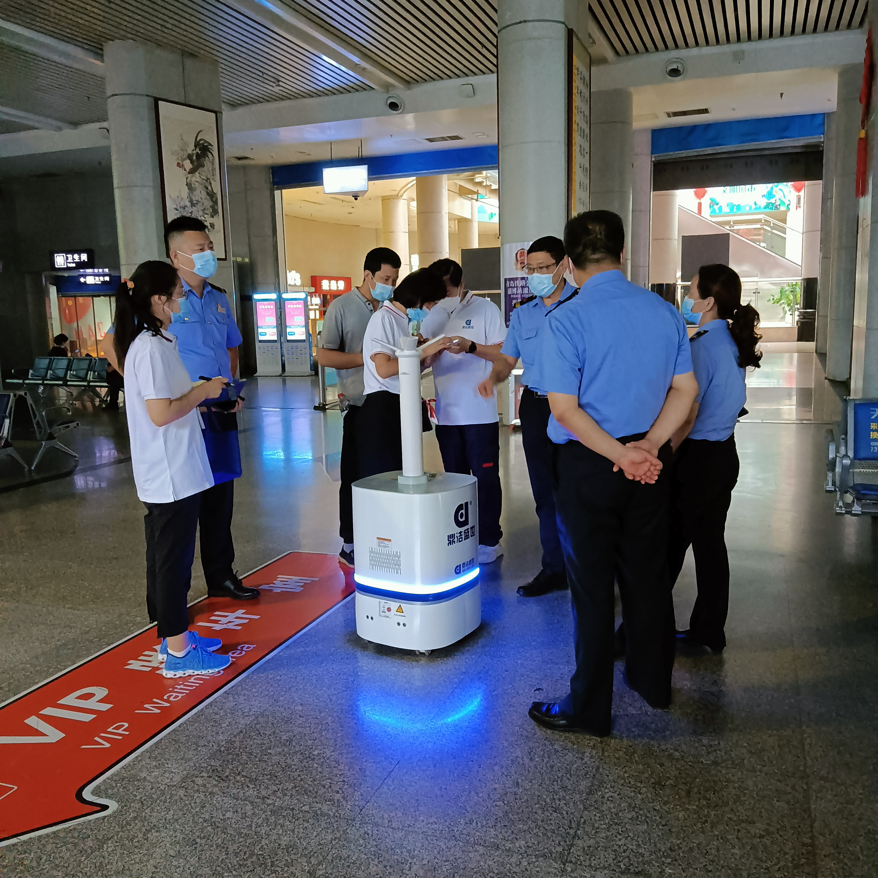 淄博火車站，北京豐臺站，配備鼎潔盛世消毒消殺機器人26